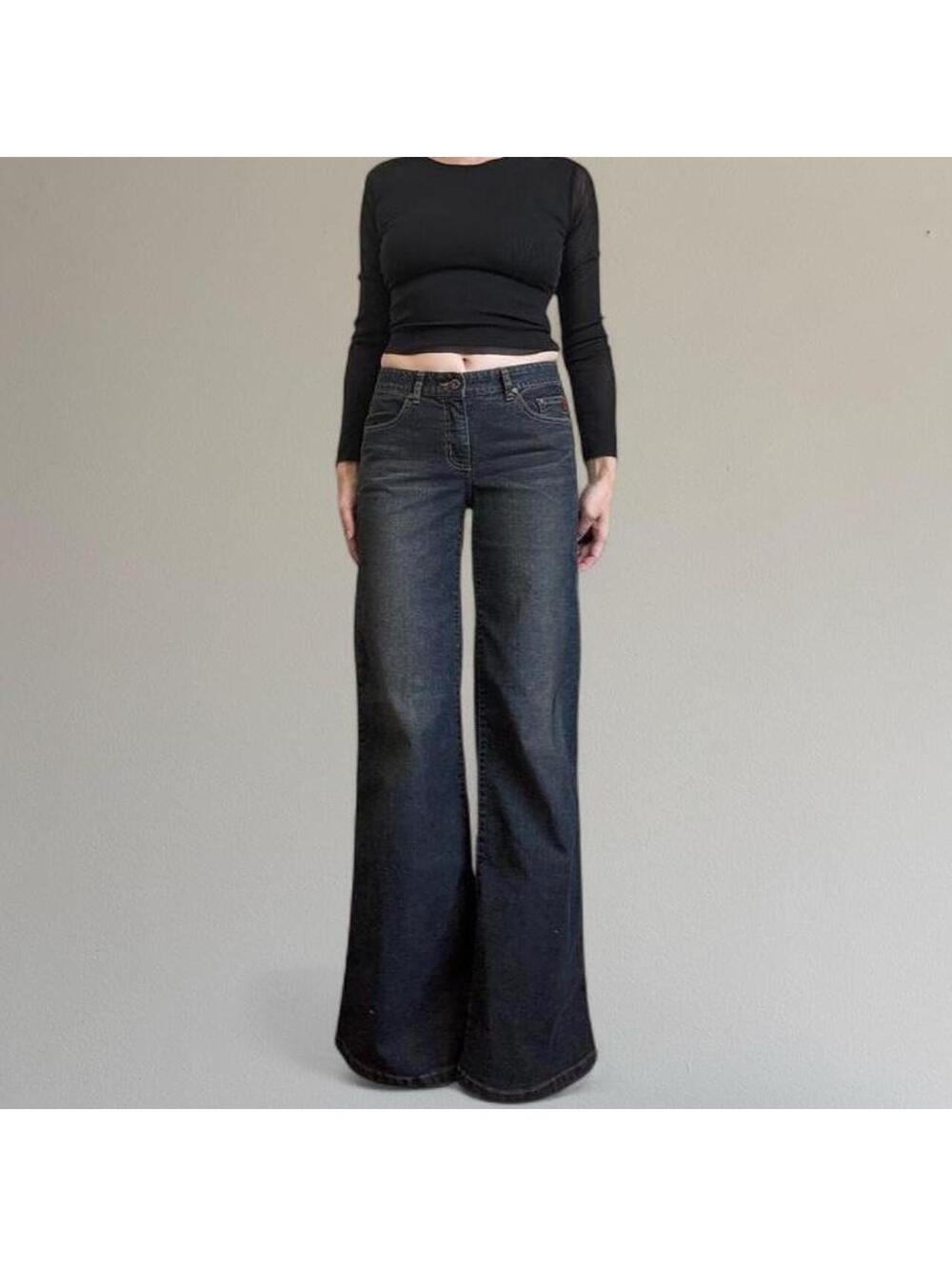 Super wide leg low rise jeans.